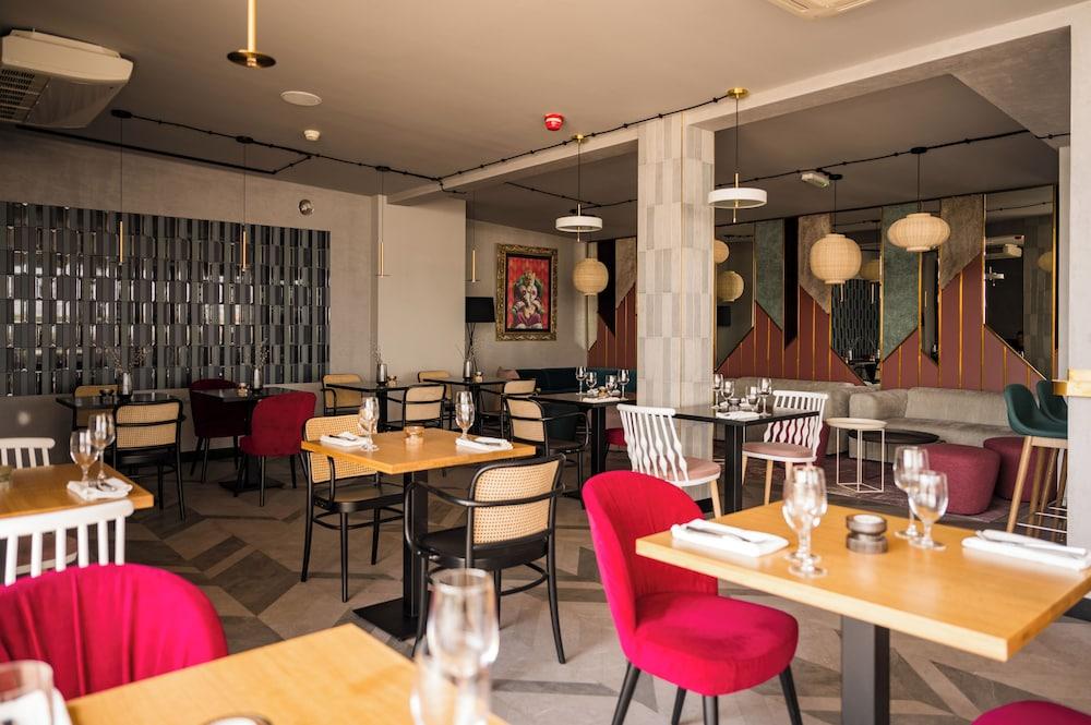restaurant cafeteria