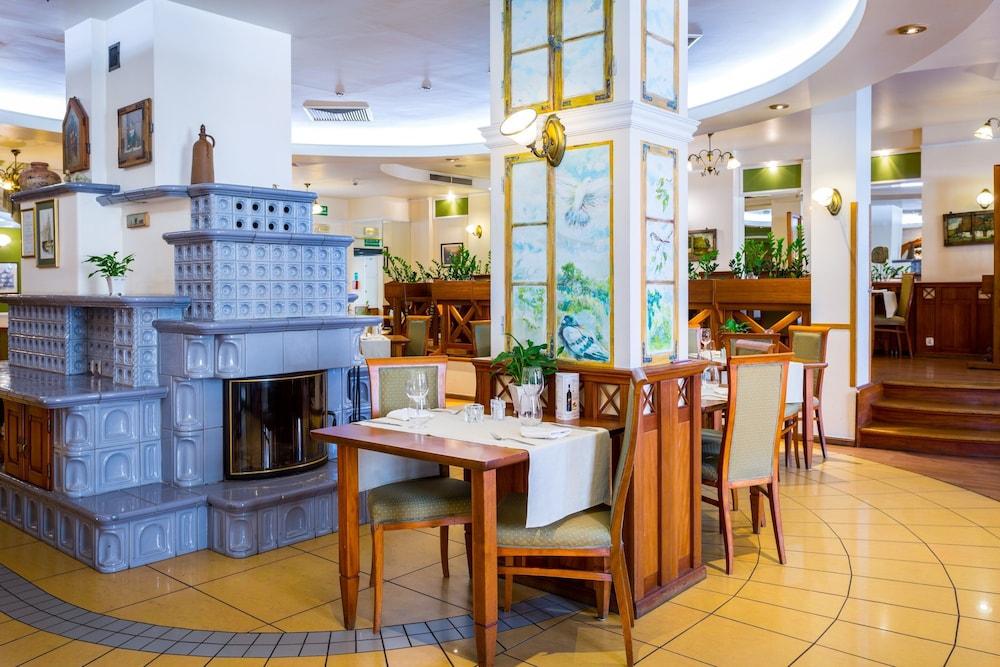 restaurant-cafeteria