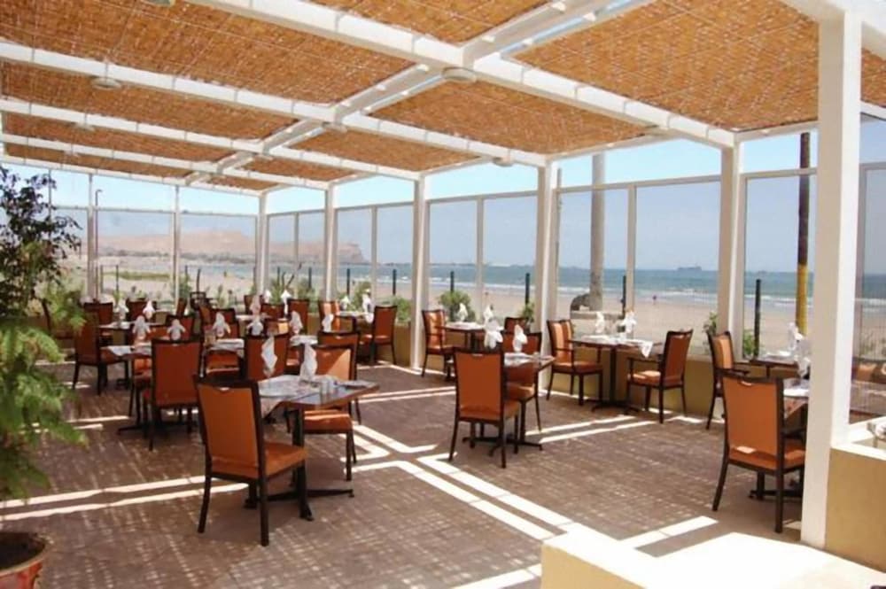 restaurant-cafeteria