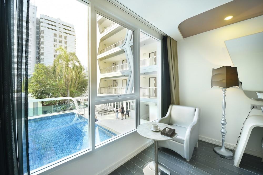 swimming pool spa