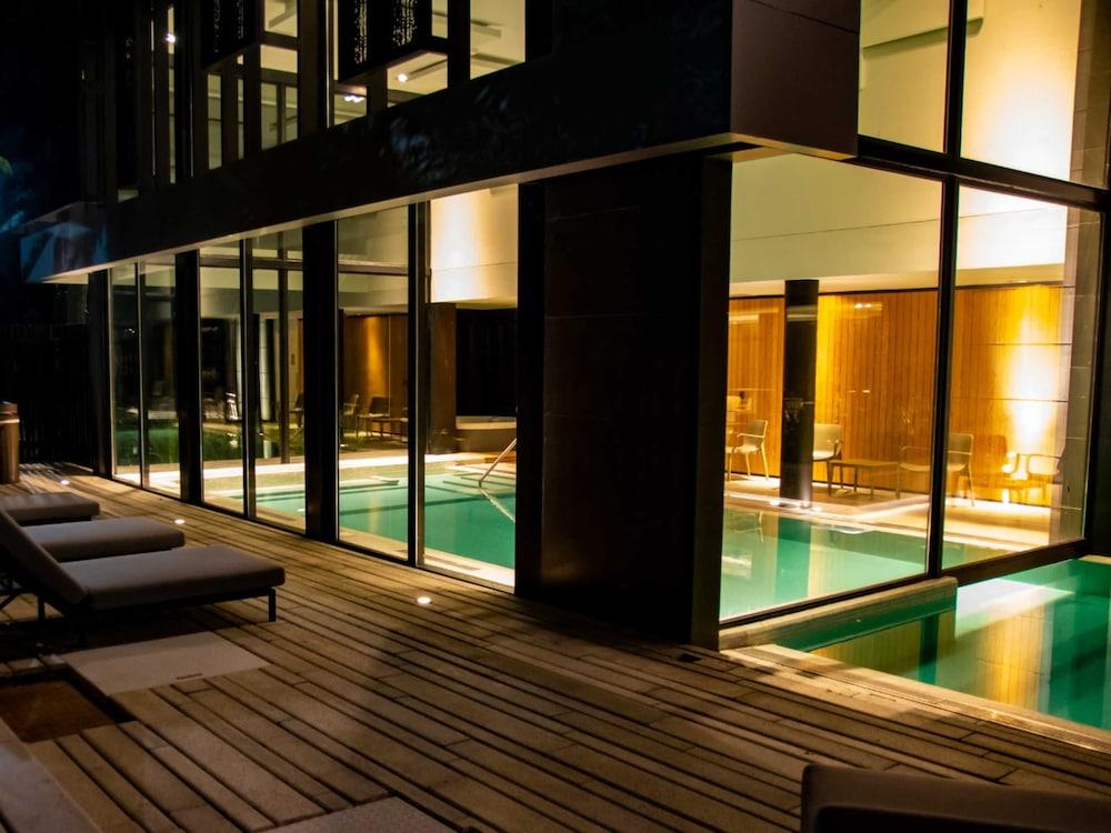 swimming pool spa