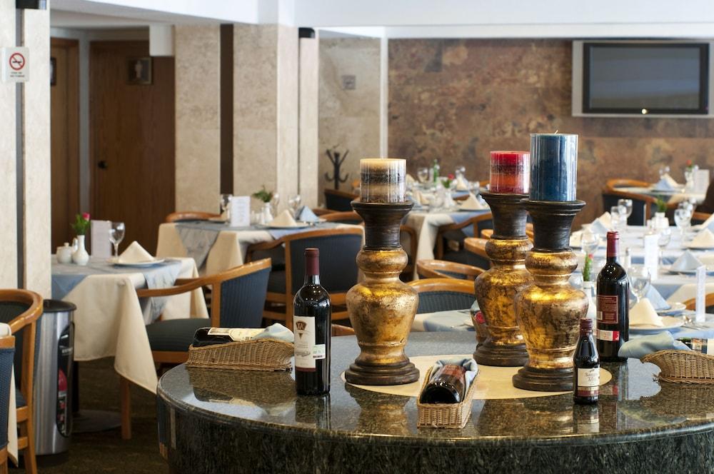 restaurant-cafeteria