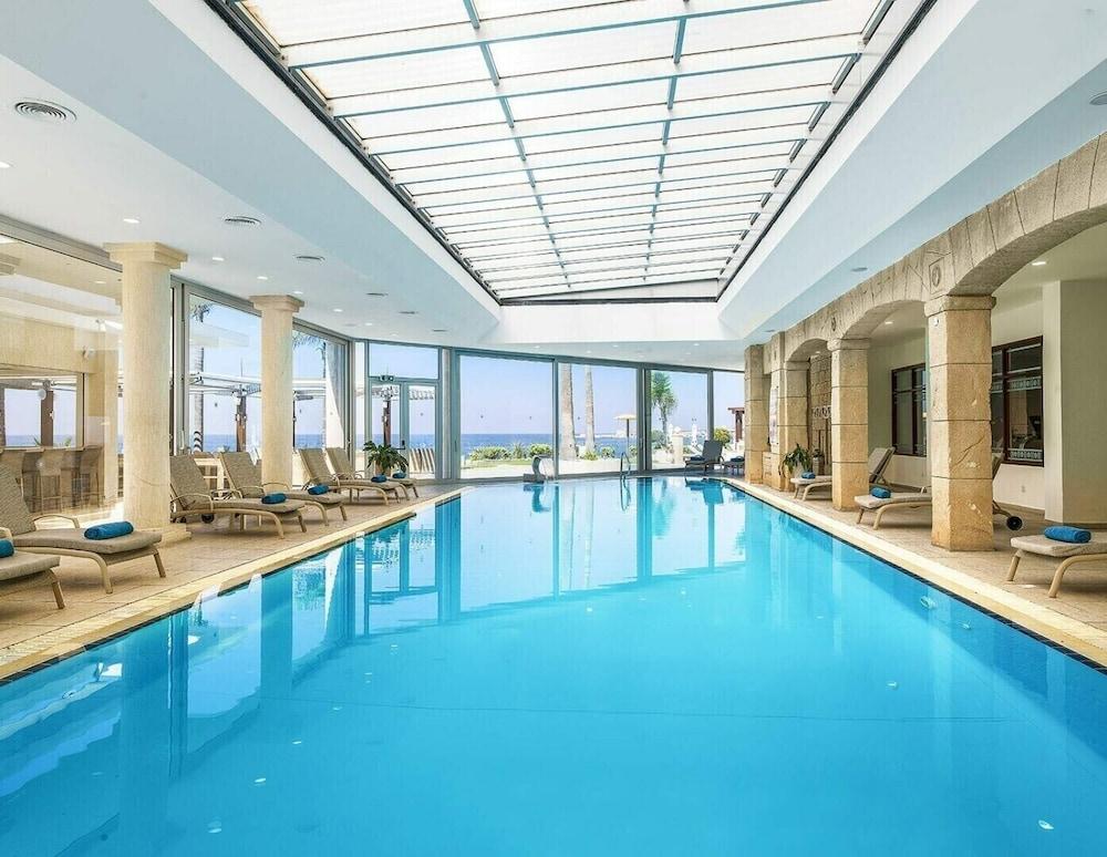 swimming pool spa