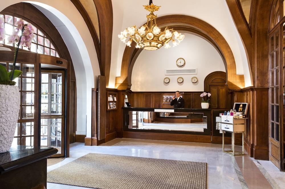 lobby