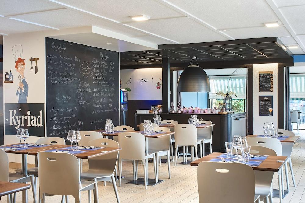restaurant cafeteria