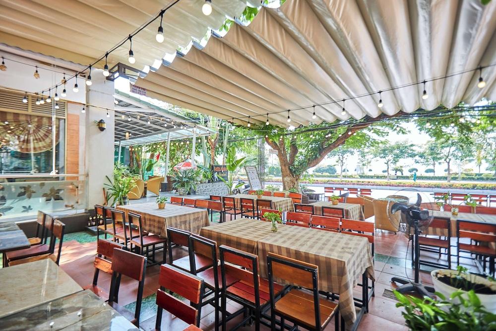 restaurant cafeteria