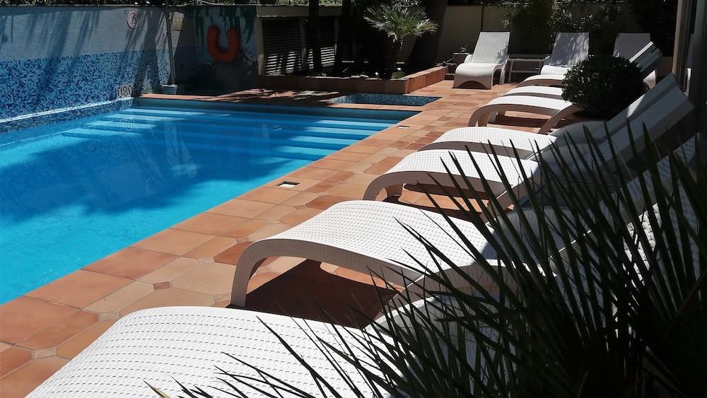 swimming pool spa