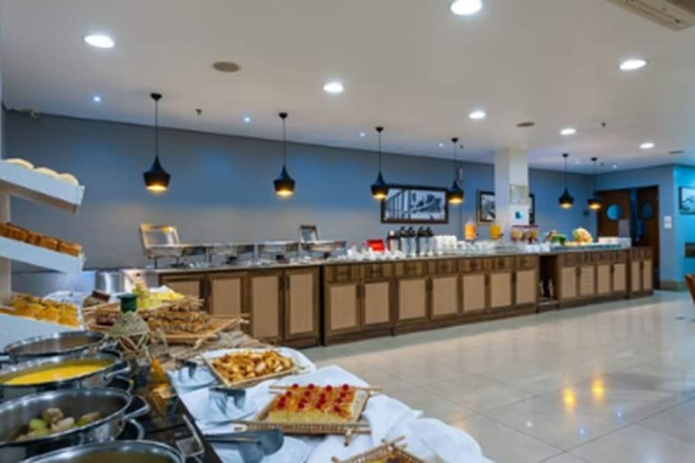 restaurant cafeteria