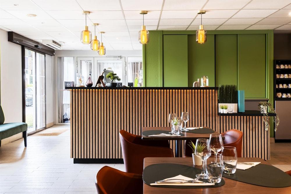 restaurant cafeteria