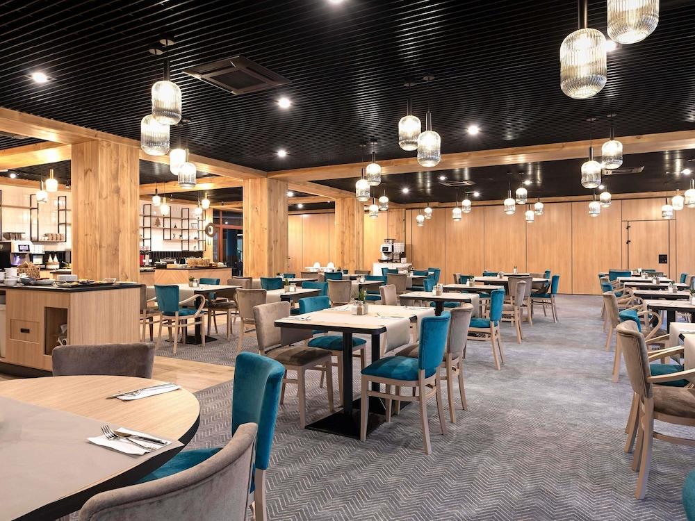 restaurant cafeteria