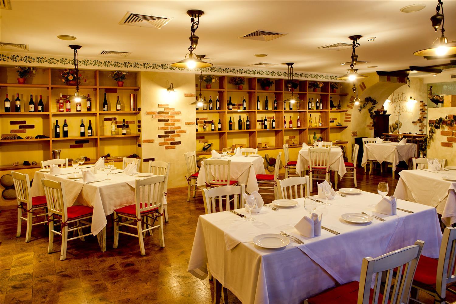 restaurant cafeteria
