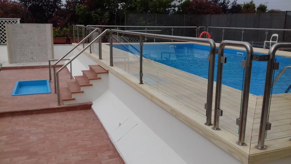 swimming pool spa