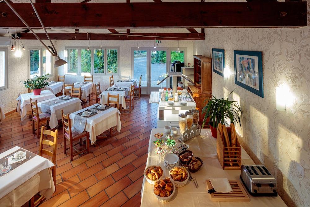 restaurant cafeteria