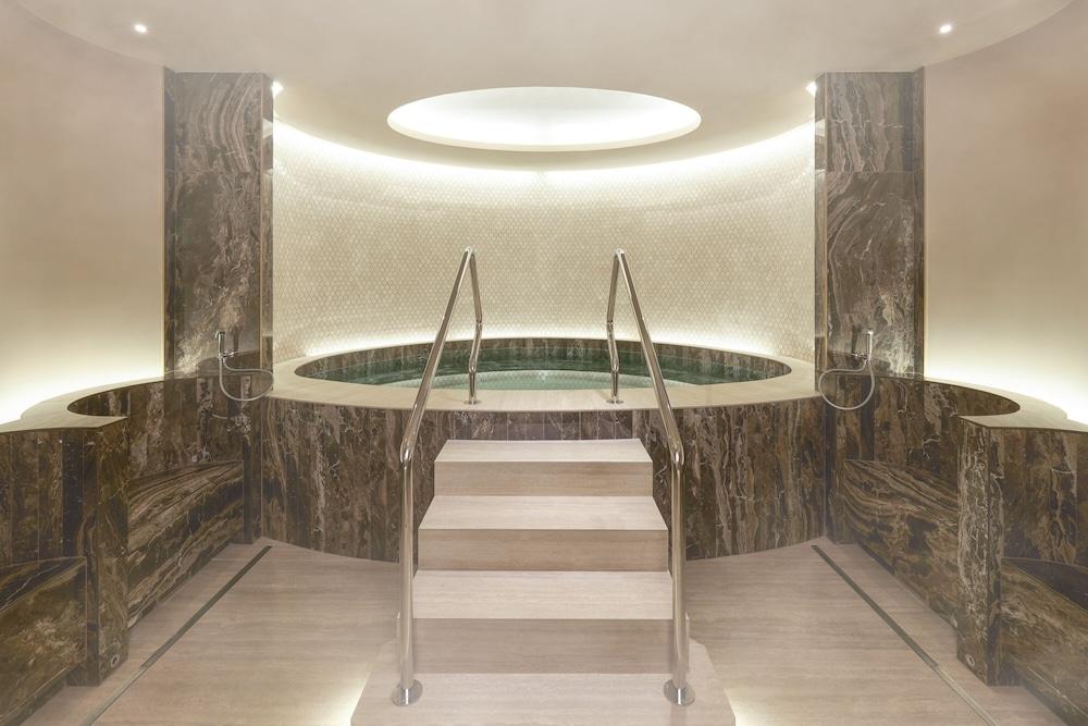 swimming pool spa