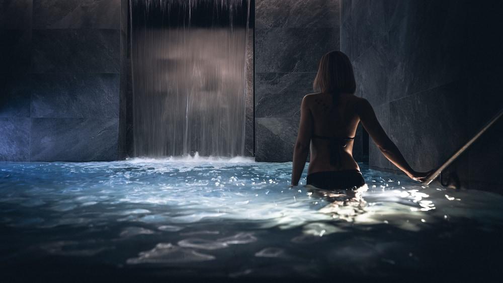 swimming pool spa