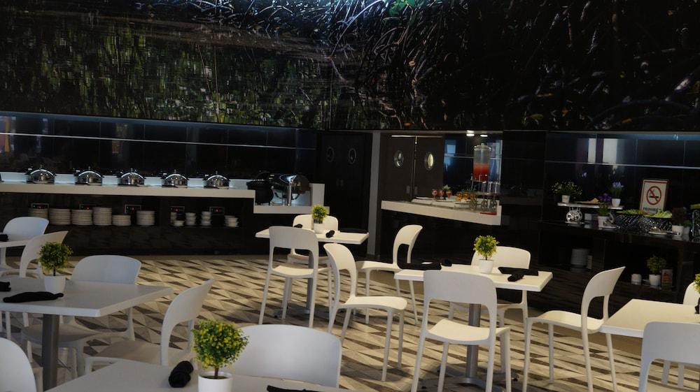 restaurant cafeteria