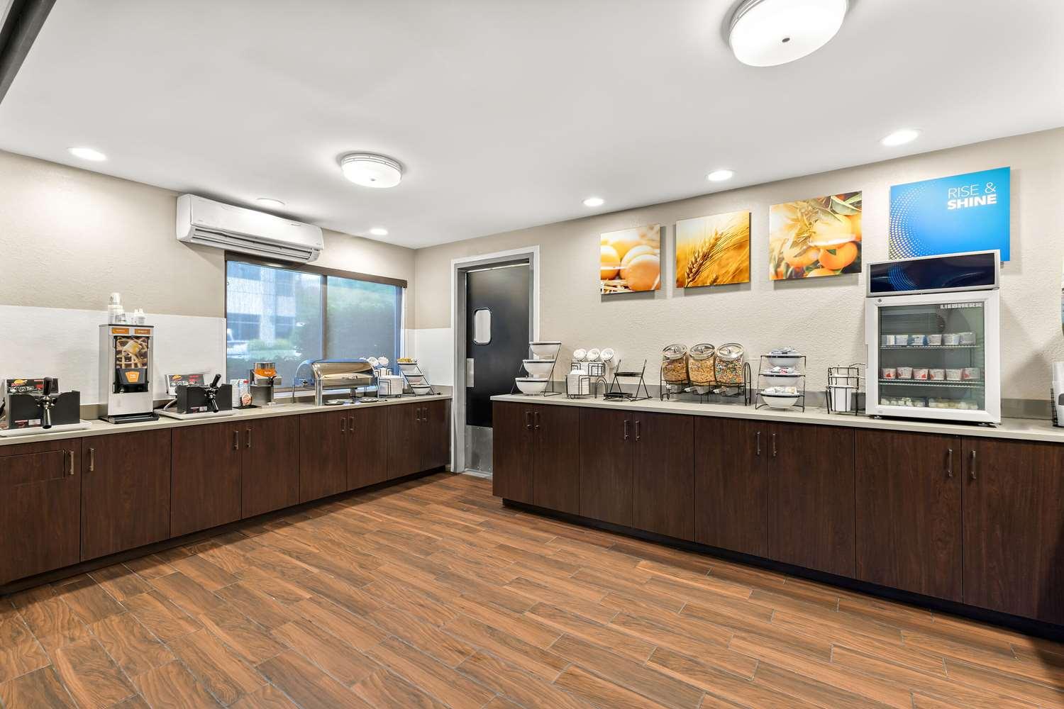 restaurant cafeteria
