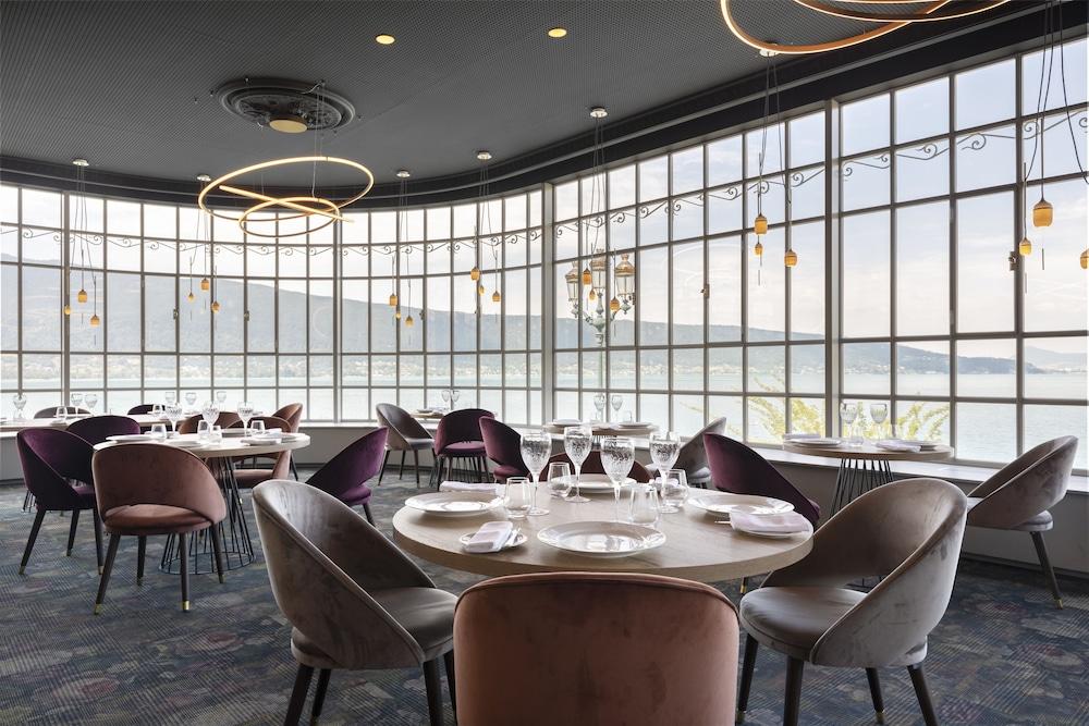 restaurant cafeteria