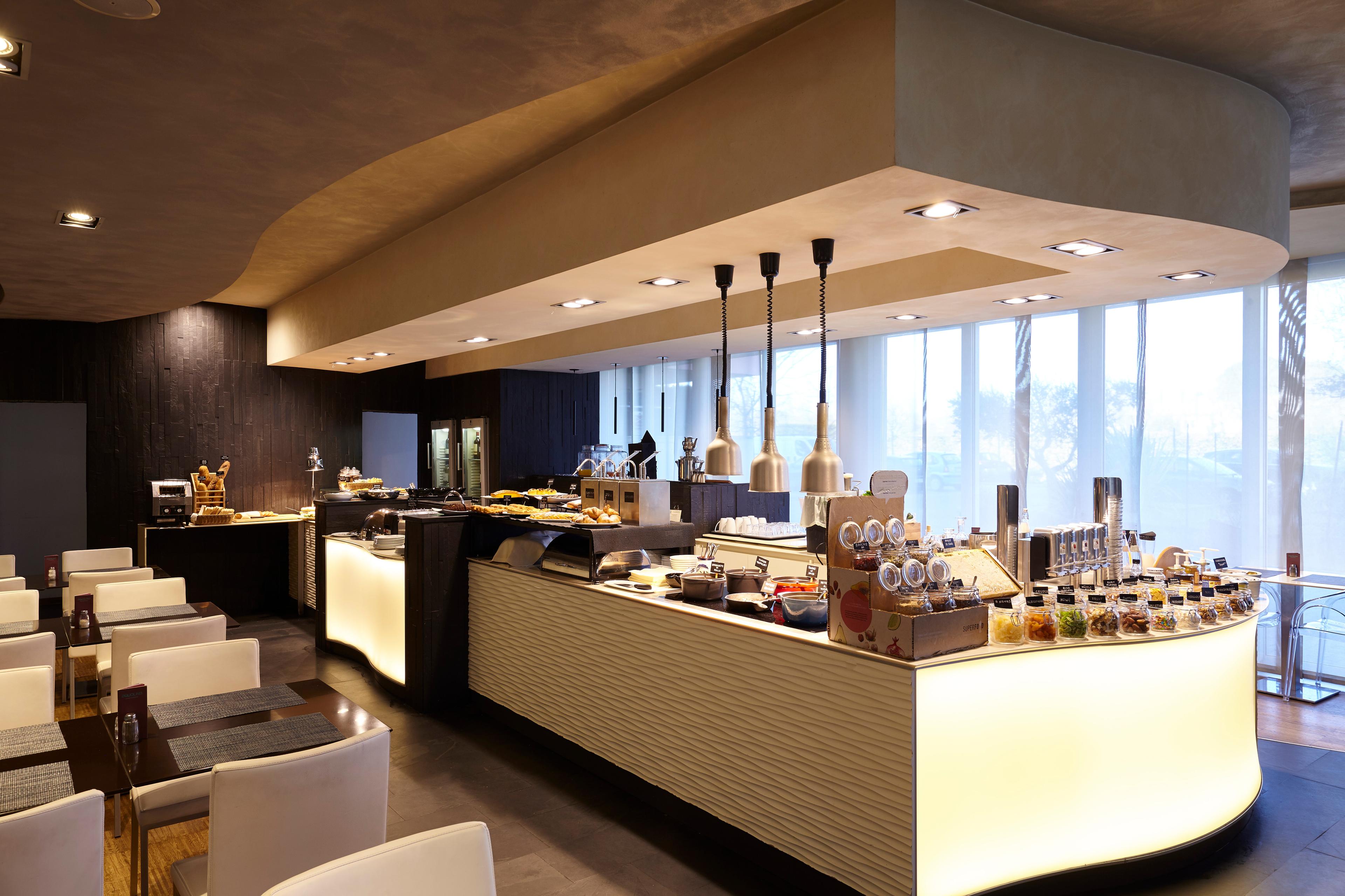 restaurant cafeteria