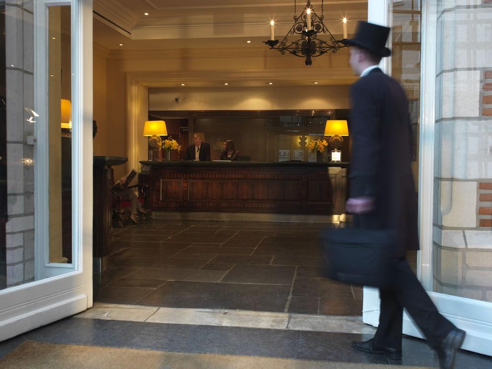 lobby