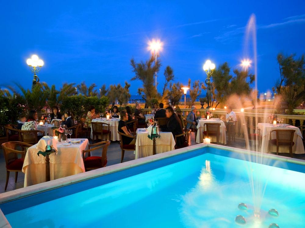 swimming pool spa
