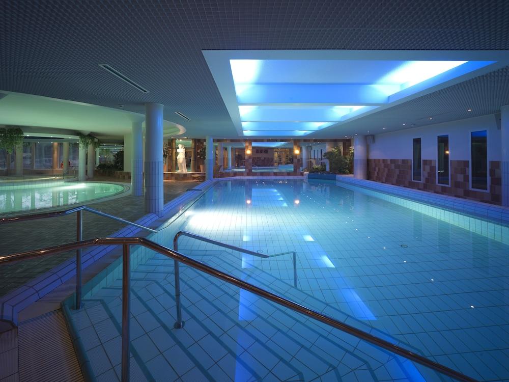swimming pool spa