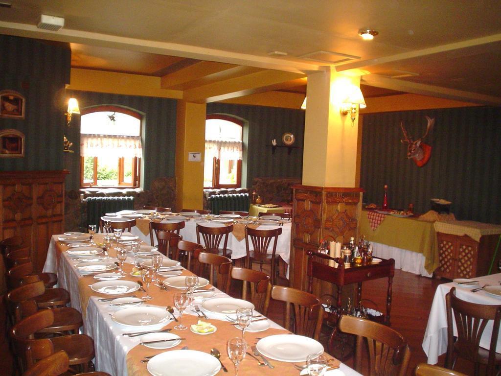 restaurant cafeteria