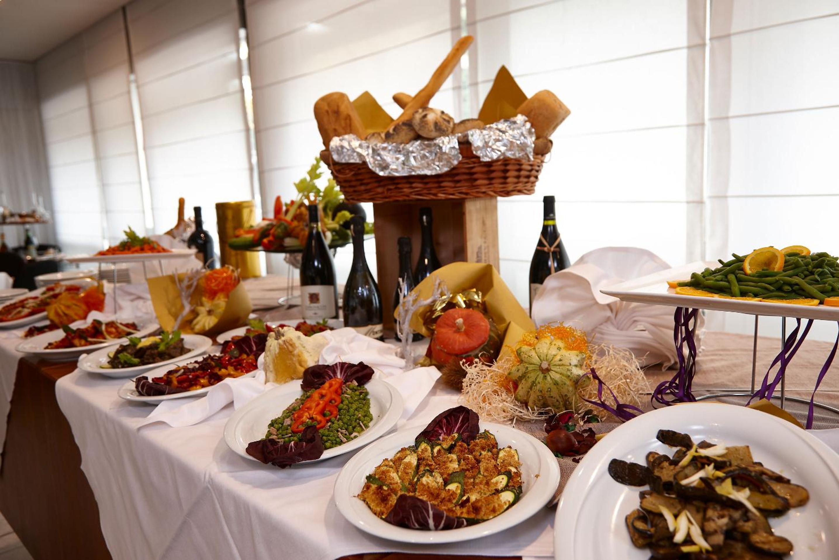 restaurant cafeteria