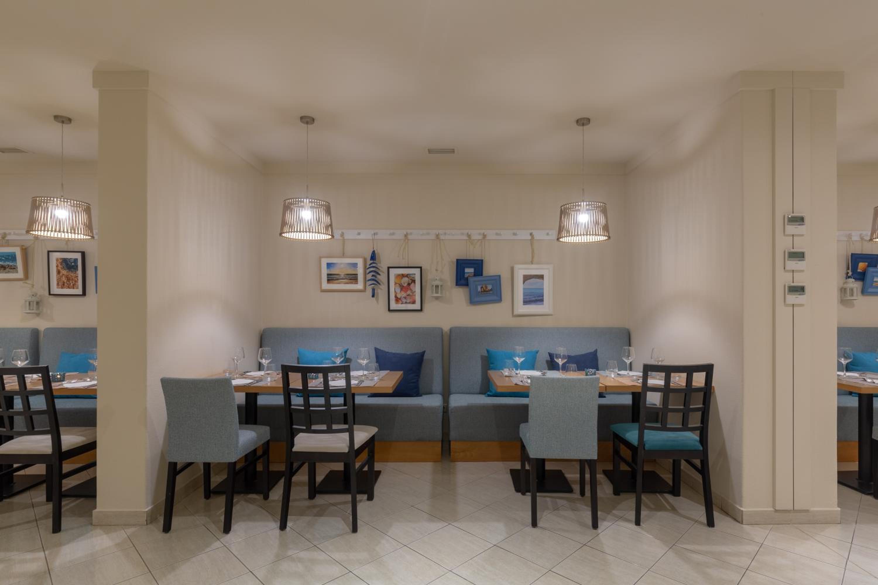 restaurant cafeteria