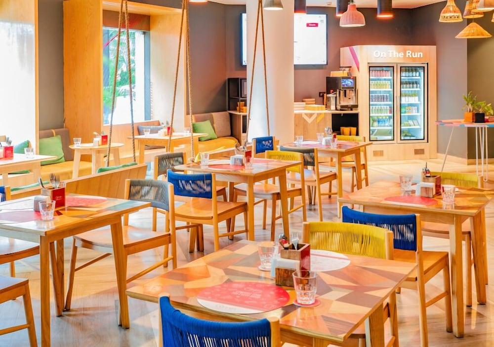 restaurant cafeteria