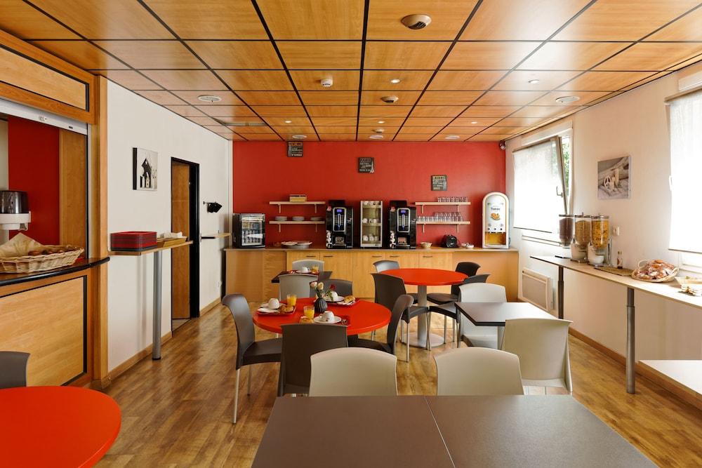 restaurant cafeteria