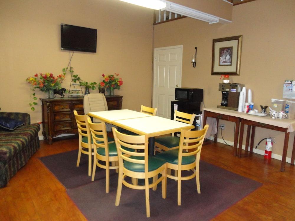 restaurant cafeteria