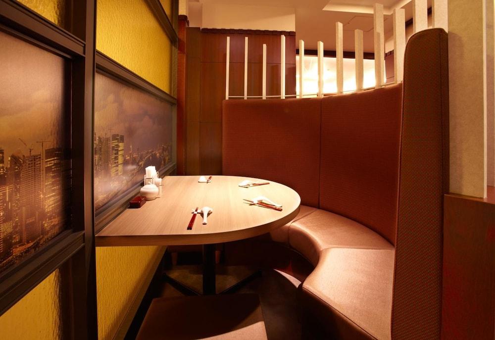 restaurant cafeteria