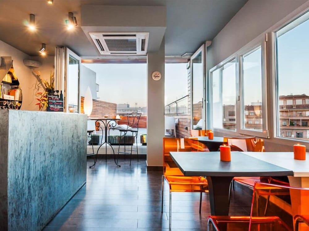 restaurant cafeteria