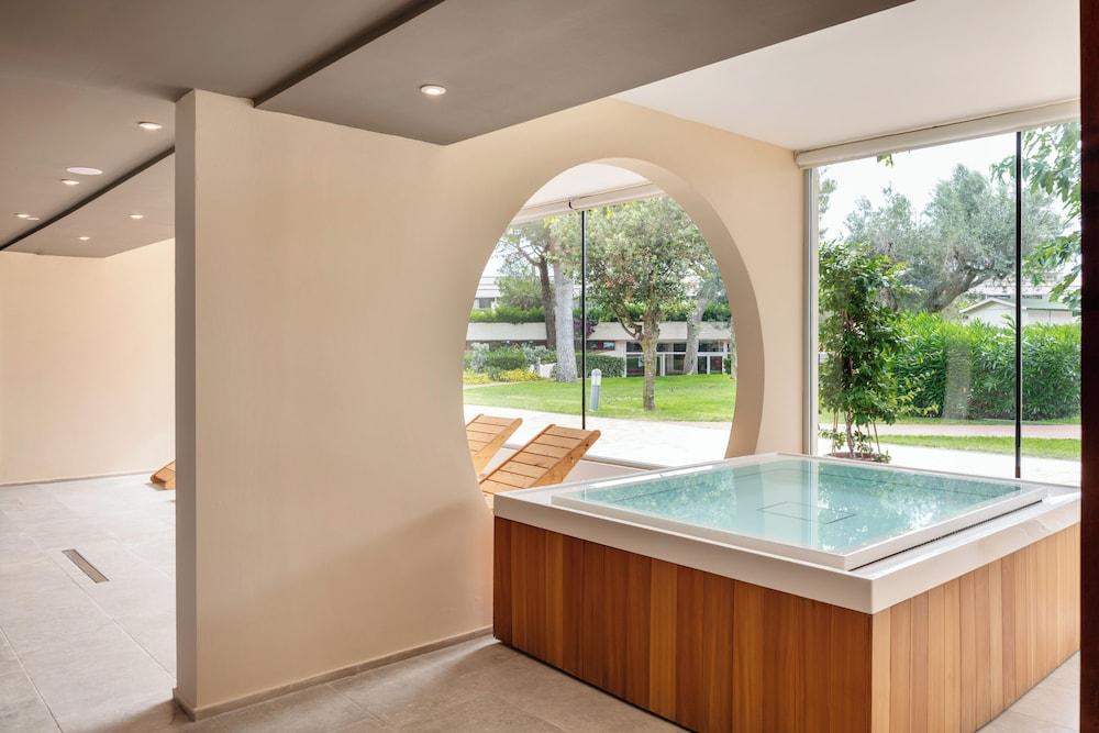 swimming pool spa