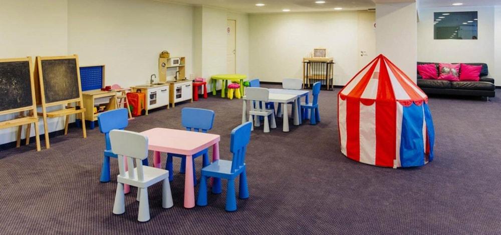 restaurant-cafeteria