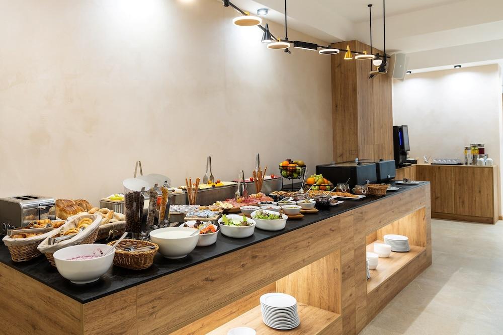 restaurant cafeteria