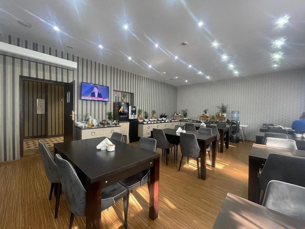 restaurant cafeteria