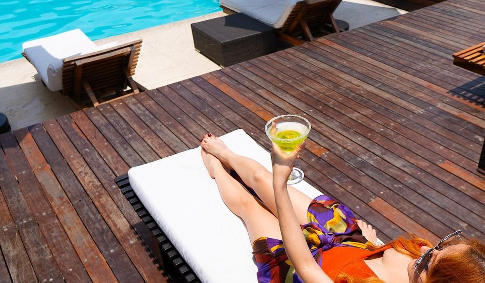 swimming pool spa