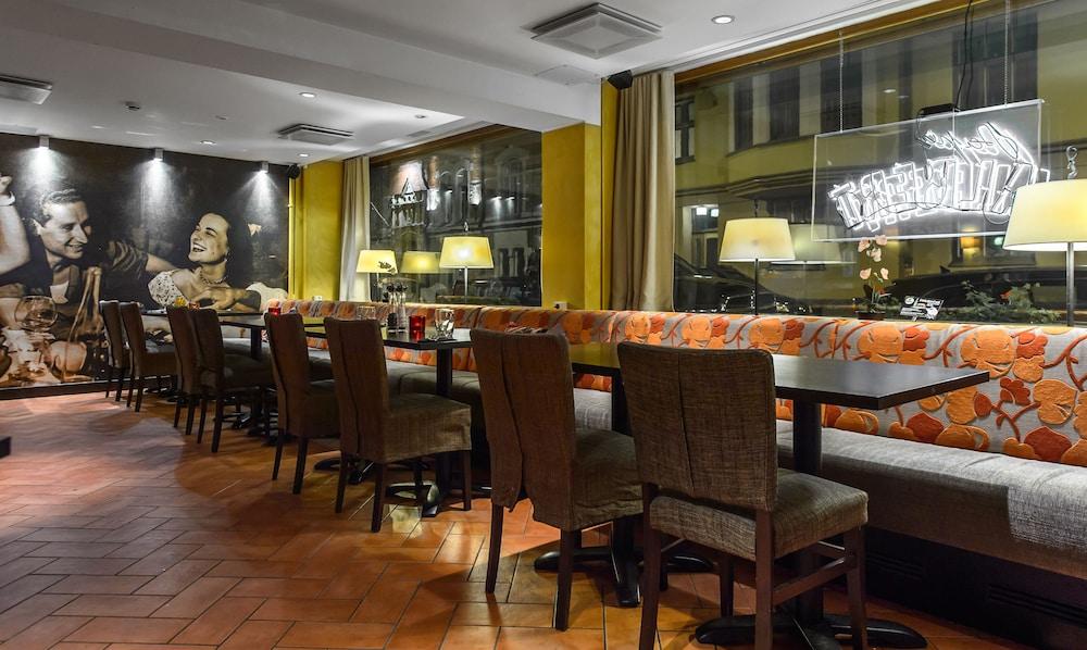 restaurant-cafeteria