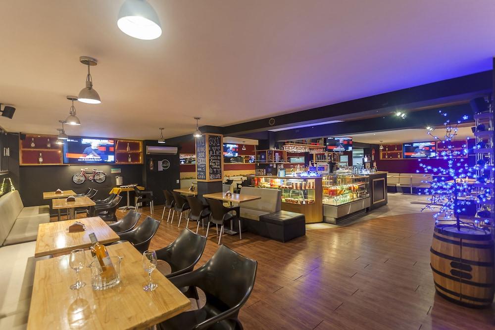 restaurant-cafeteria