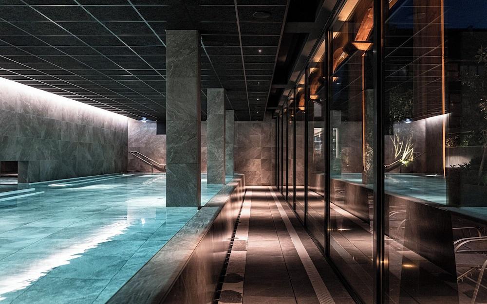 swimming pool spa