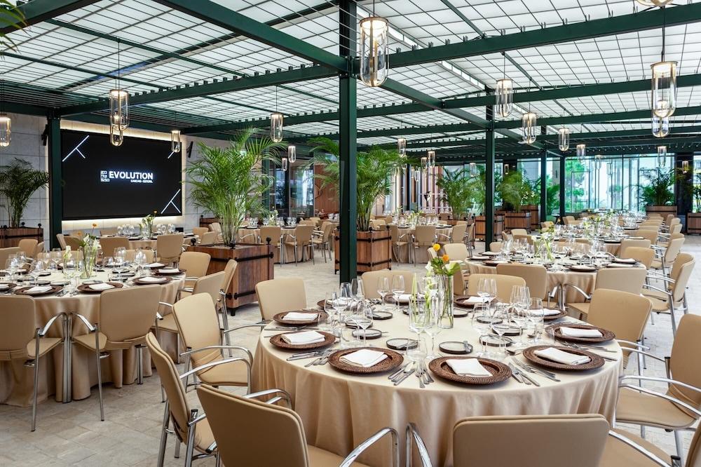 restaurant cafeteria