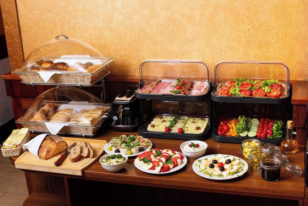restaurant cafeteria
