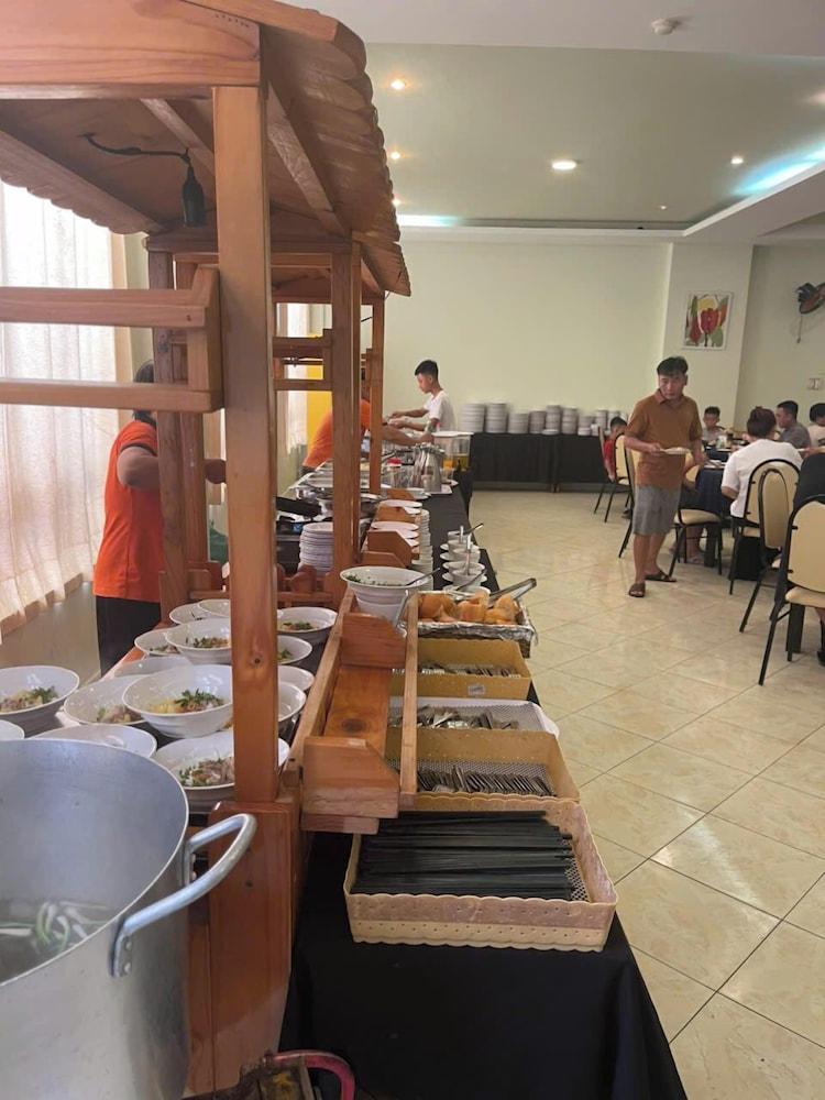 restaurant cafeteria