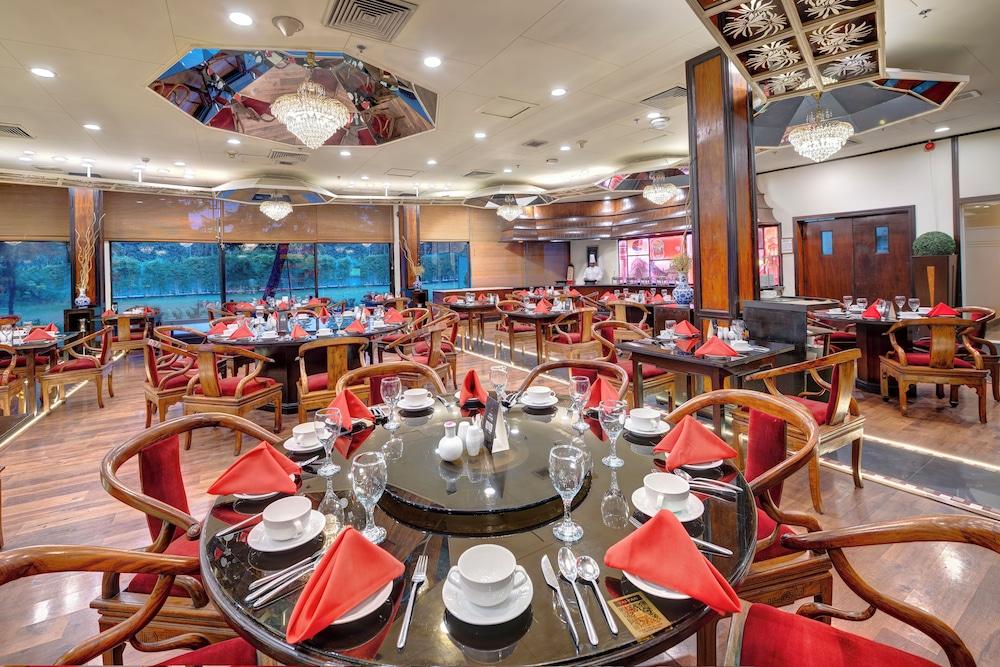 restaurant cafeteria