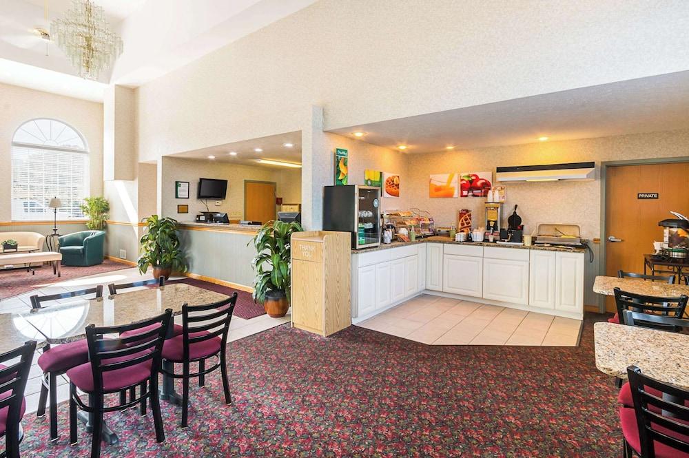 restaurant cafeteria