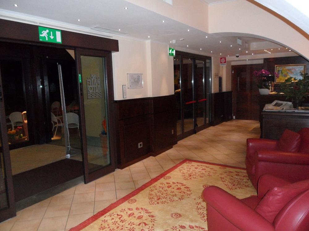 lobby