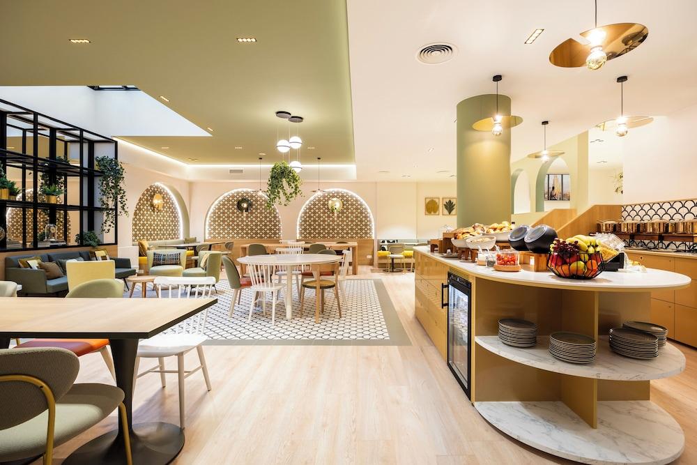 restaurant cafeteria