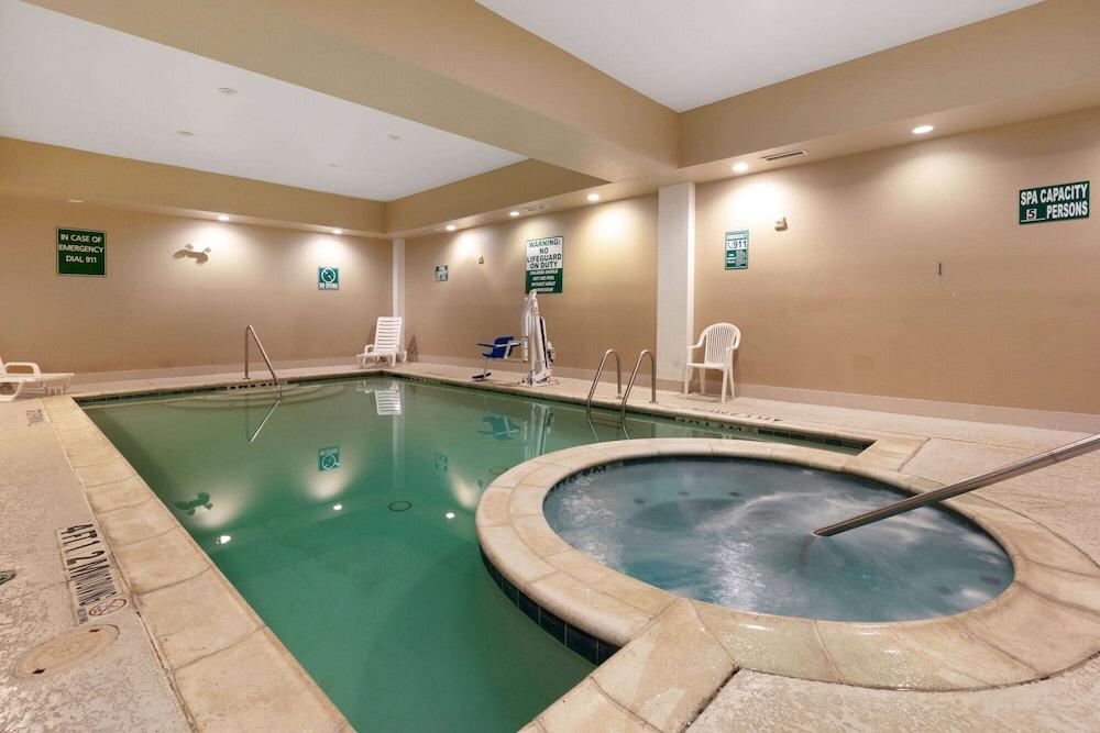 swimming pool spa